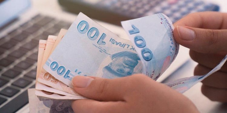 Türkiye Cumhuriyet Merkez Bankası (TCMB), ihtiyaç kredisine yönelik örtülü üst sınır uygulamasına tutar sınırı getirdi. Buna göre, ihtiyaç kredilerinde 70 bin liraya kadar olan kısım menkul kıymet tesisinden muaf tutuldu.