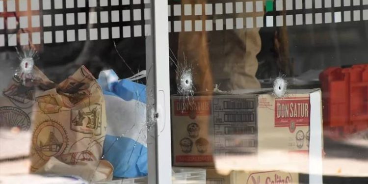 Messi'nin eşi Roccuzzo'nun ailesine ait süpermarkete silahlı saldırı; Messi'ye tehdit notu bırakıldı!