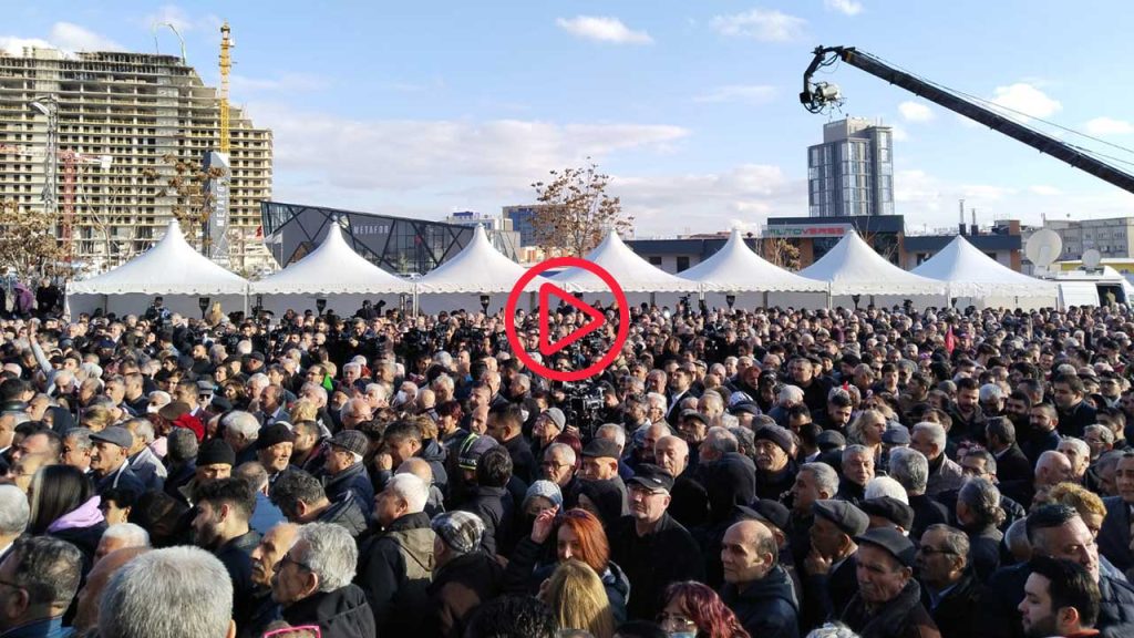 Millet İttifakı toplantısı başladı: Saadet Partisi önünde büyük kalabalık