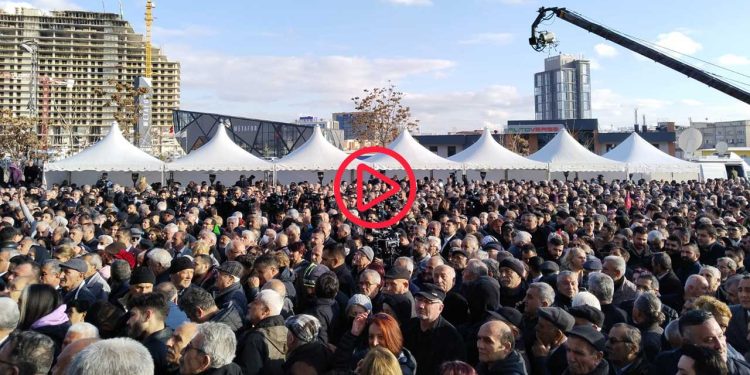 Millet İttifakı toplantısı başladı: Saadet Partisi önünde büyük kalabalık