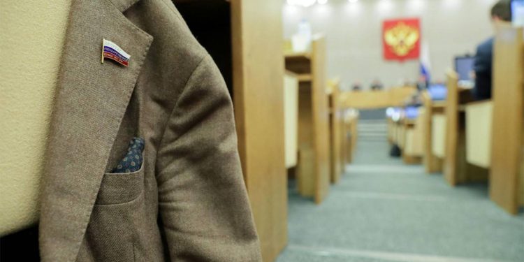 Moskova, Rus yetkililere seyahat kısıtlaması uyguluyor, pasaportların teslim edilmesi isteniyor