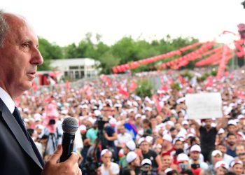 Hürriyet Genel Yayın Yönetmeni Ahmet Hakan, Muharrem İnce ile yaptığı telefon görüşmesini köşesine taşıdı.