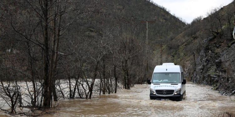 Munzur Çayı taştı, Dersim-Ovacık karayolu kapatıldı