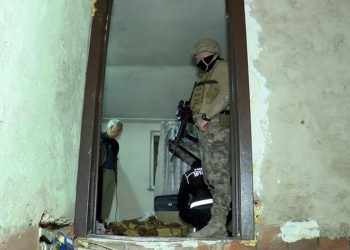 Narkotik operasyonunun ortasında kiracı krizi: Polis ev sahibini uyardı