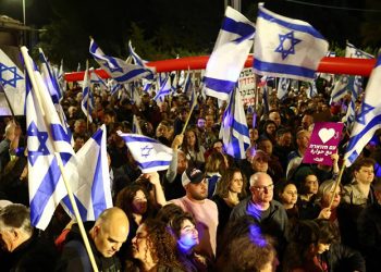 Netanyahu geri adım attı: İsrail’i karıştıran yargı düzenlemesi ertelendi