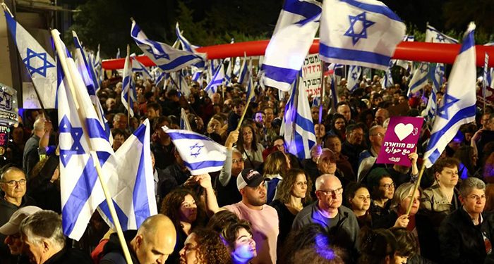 Netanyahu geri adım attı: İsrail’i karıştıran yargı düzenlemesi ertelendi