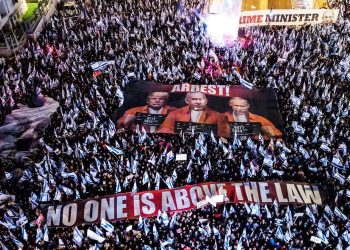 Netanyahu'nun ısrarı kabinesini sallıyor: Hükümette ilk çatlak