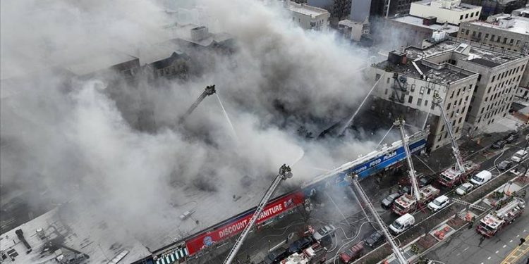 New York'ta elektrikli bisiklet bataryasından kaynaklı yangında yedi kişi yaralandı