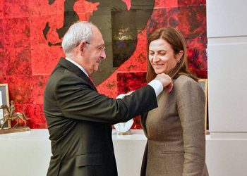 Millet İttifakı Cumhurbaşkanı Adayı ve CHP Genel Başkanı Kemal Kılıçdaroğlu, öldürülen eski Diyarbakır Barosu Başkanı Tahir Elçi’nin eşi, Tahir Elçi İnsan Hakları Vakfı Yönetim Kurulu Başkanı Türkan Elçi ve oğlu Arda Arin Elçi ile görüştü.