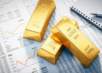 Altının ons fiyatı, Credit Suisse'nin UBS tarafından devralınmasıyla ilk tepki olarak gerilerken; sonrasında yeniden yönünü yukarı çevirdi ve psikolojik seviye olan 2000 doları aştı.