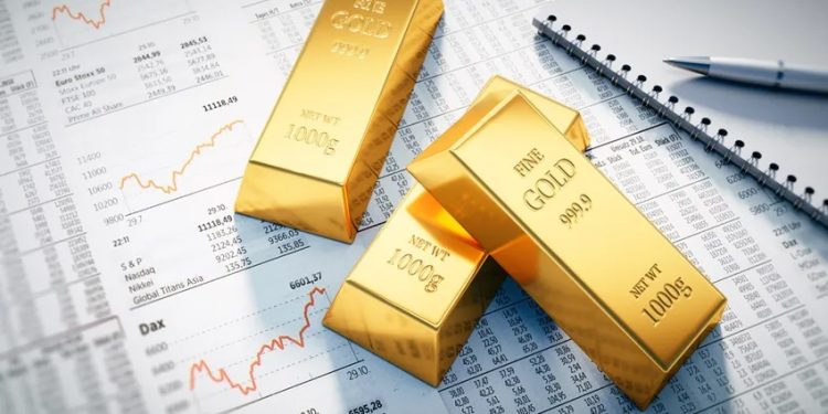 Altının ons fiyatı, Credit Suisse'nin UBS tarafından devralınmasıyla ilk tepki olarak gerilerken; sonrasında yeniden yönünü yukarı çevirdi ve psikolojik seviye olan 2000 doları aştı.