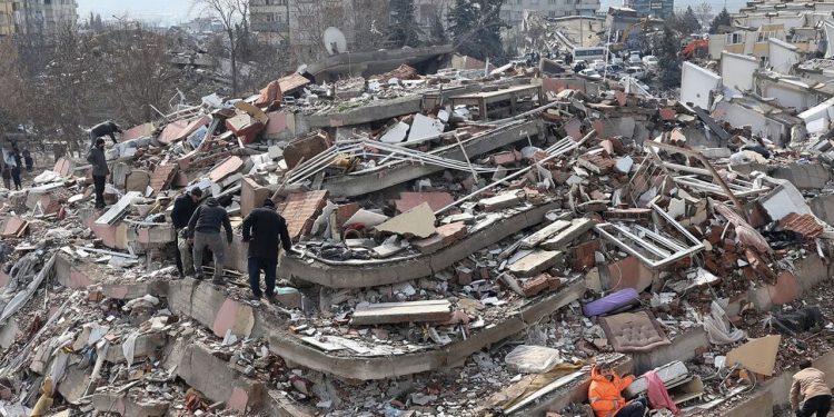 Otellerde kalan depremzedeler tahliye ediliyor: ‘Neden devletin bir planlaması yok’