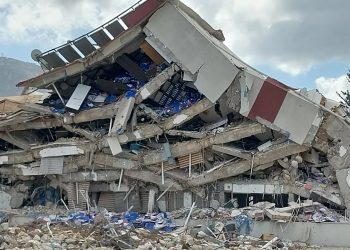 Övgün Ahmet Ercan'dan  Hatay izlenimleri: Birçok göçükte kurtarma yapılamadı