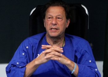 Pakistan'da eski başbakan Han'ı tutuklama girişimi: Polisle destekçileri çatıştı