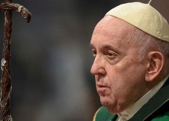 Papa Francis zatürre sebebiyle hastaneye kaldırıldı