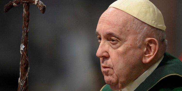 Papa Francis zatürre sebebiyle hastaneye kaldırıldı