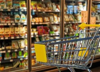 Sabit fiyatlarla perakende satış hacmi, ocakta geçen yılın aynı ayına göre yüzde 33,9 artış kaydederek 21 ayın zirvesine çıktı.