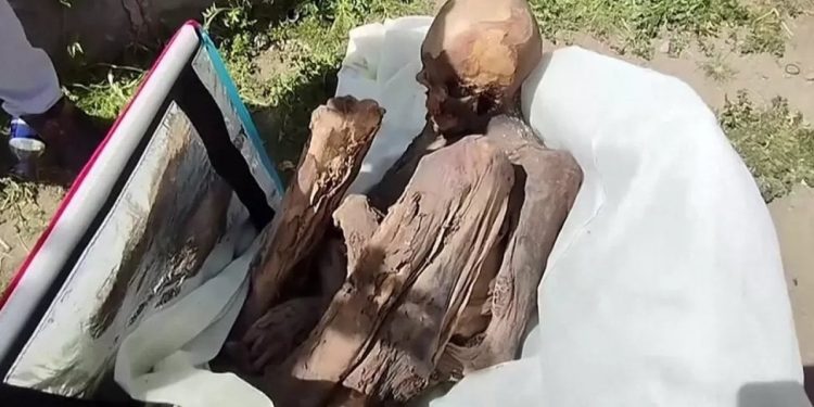 Perulu kurye yüzlerce yıllık mumya ile yakalandı: 'Ruhani kız arkadaşım' dedi, mumya erkeğe ait çıktı