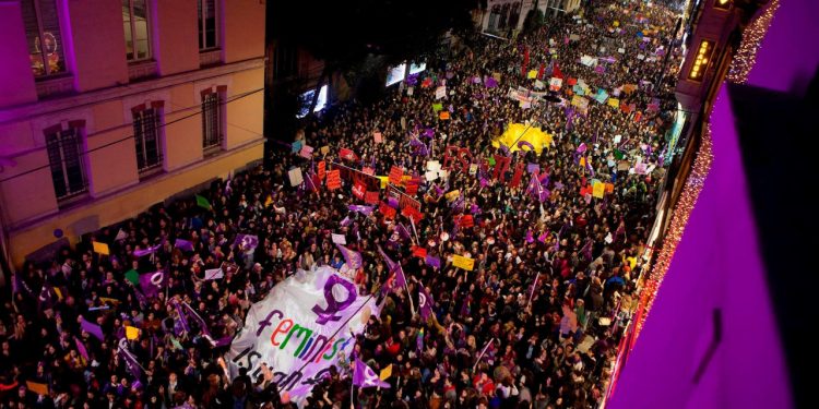 Polisin Taksim'de 8 Mart hazırlığı: Bazı sokaklara giriş ve çıkışlar kapatıldı