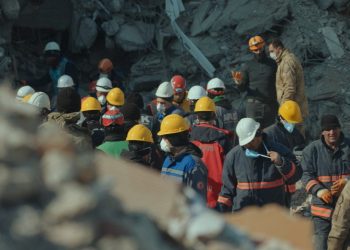 Prof. Dr. Tevfik Özlü'den kritik uyarı: Enkaz kaldırmada görevli olanlar tehlike altında