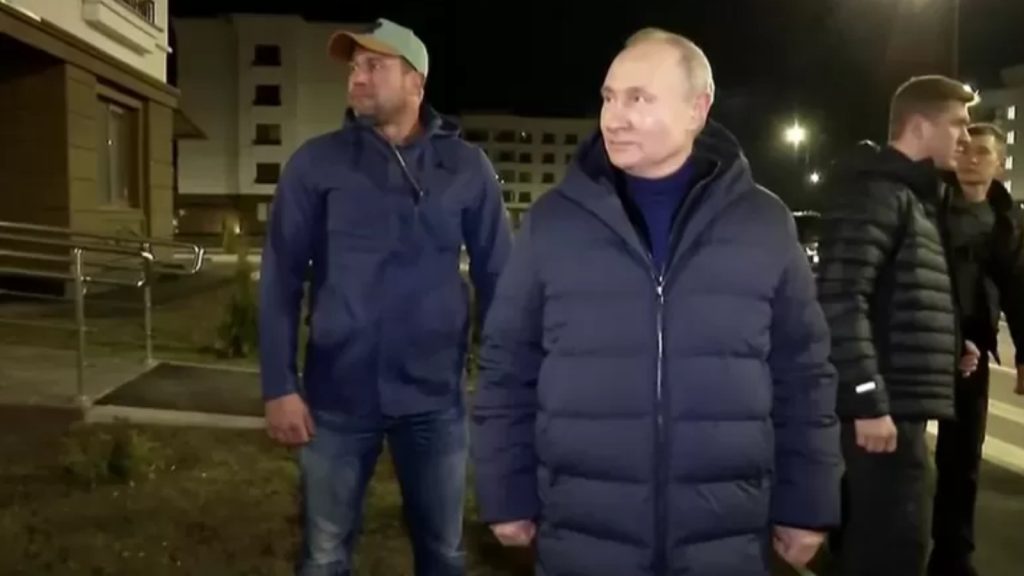 Putin, Ukrayna'da işgal edilen Mariupol şehrine gitti