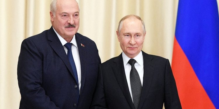 Putin'den 'kısasa kısas': NATO'nun doğu sınırına taktik nükleer silah yerleştirecek