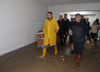 Şanlıurfa’da yoğun bakımı su bastı, hastalar başka hastanelere sevk edildi