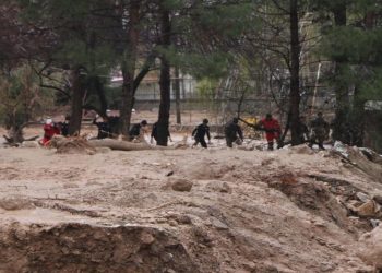 Sele kapılan konteynerdeki kadın ve bebeği aranıyor
