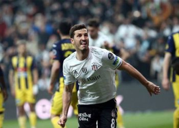 Şenol Güneş'in derbideki kozu Salih Uçan