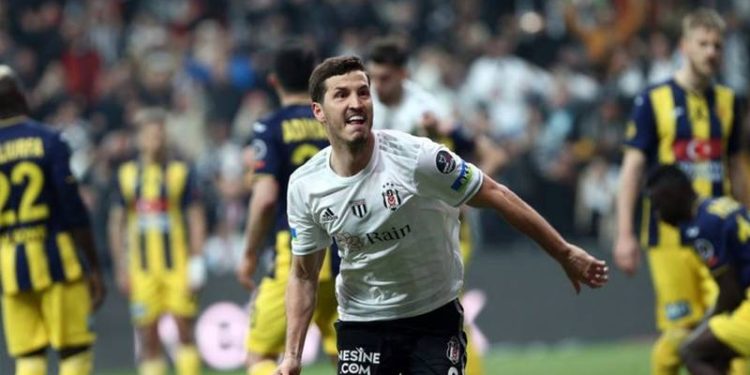 Şenol Güneş'in derbideki kozu Salih Uçan