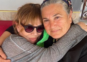 Sezen Aksu, Ali İsmail Korkmaz'ın ailesini ziyaret etti