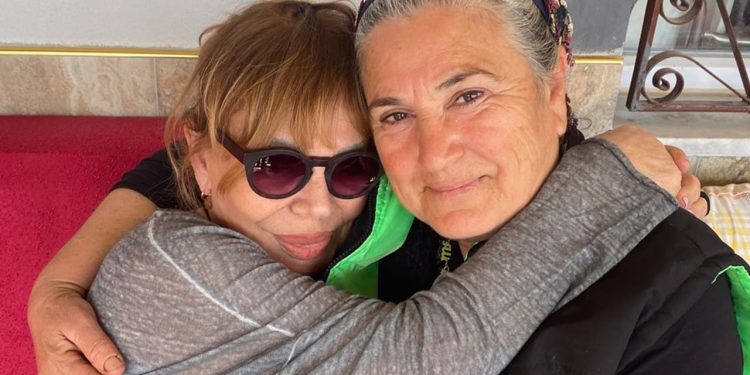 Sezen Aksu, Ali İsmail Korkmaz'ın ailesini ziyaret etti