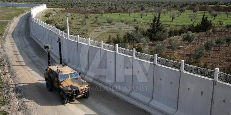 Sınırı geçerek Hatay’a giren 8 Suriyeli göçmen sınır karakolunda darp edildi, ikisi hayatını kaybetti
