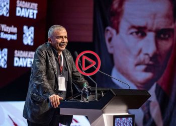 Sırrı Süreyya Önder'den 'Meclis’in renkli kişiliği' açıklaması: Cezaevine atarken hiç bu renge bakmıyor