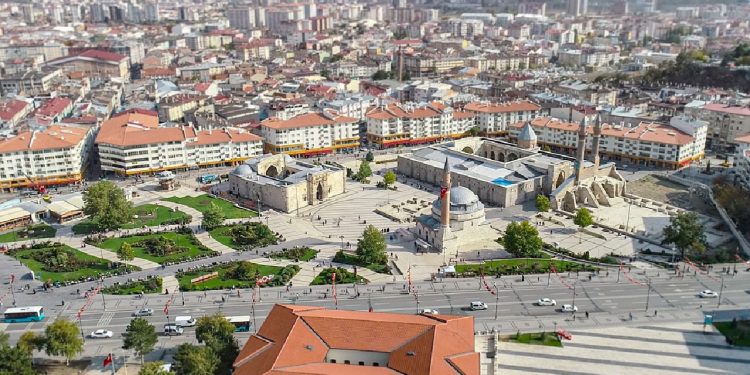 Sivas'ta yaşlı nüfus artışa geçti!