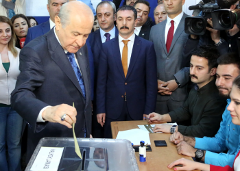 Siyaset bilimci Nezih Onur Kuru: MHP'nin kararı, muhalefet için çok iyi haber