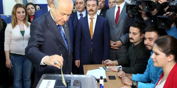 Siyaset bilimci Nezih Onur Kuru: MHP'nin kararı, muhalefet için çok iyi haber