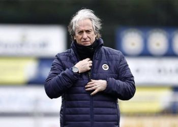 Şu anda ne mayıs ayını ne de ayrılığı düşünüyorum