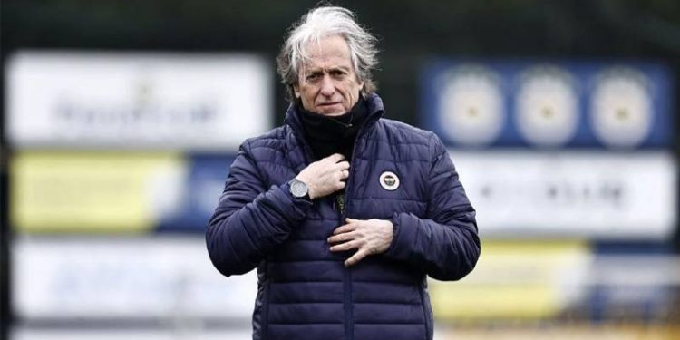 Şu anda ne mayıs ayını ne de ayrılığı düşünüyorum