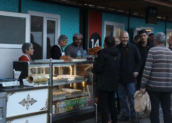 Süleyman Soylu baston kullanmaya başladı