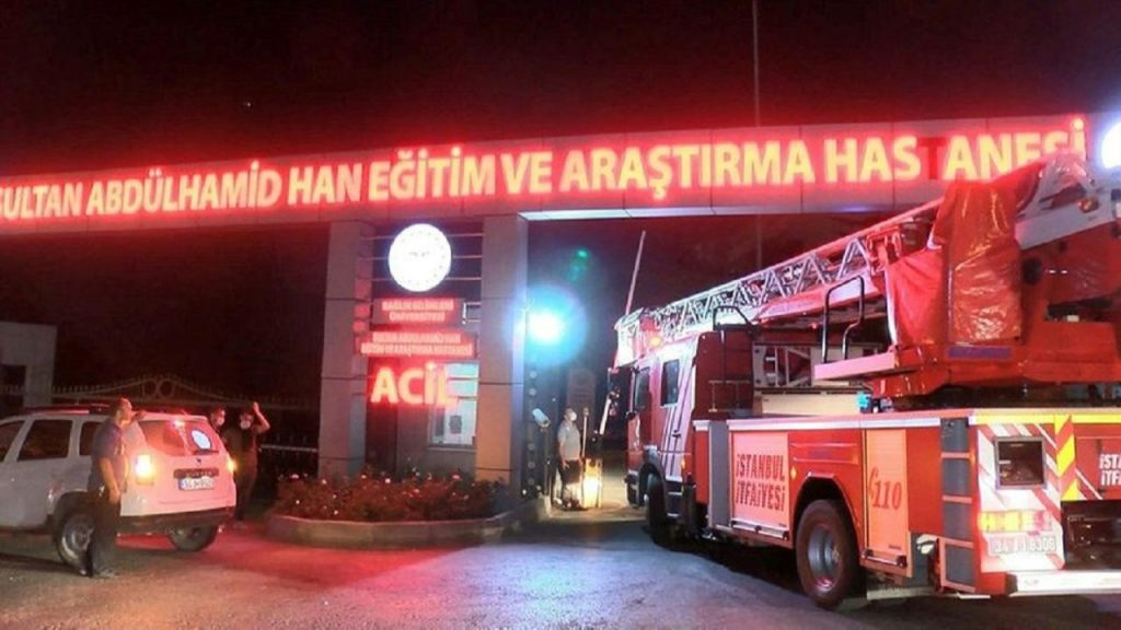 Sultan Abdülhamit Han Eğitim ve Araştırma Hastanesi'nde yangın: 1 hasta öldü