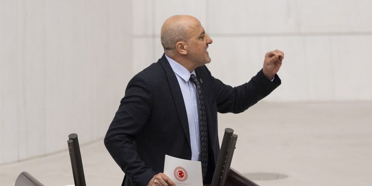 TİP milletvekili Ahmet Şık’a kınama cezası