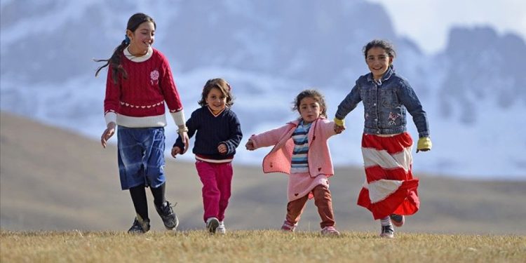 TÜİK araştırdı: Çocuklar ekmek makarnayla büyüyor, sinemaya gidemiyor