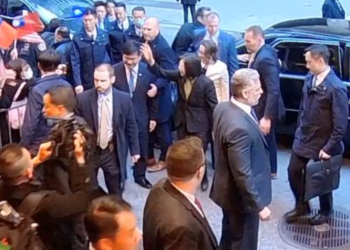 Tayvan liderinin ABD ziyareti: Çin'den sert açıklama