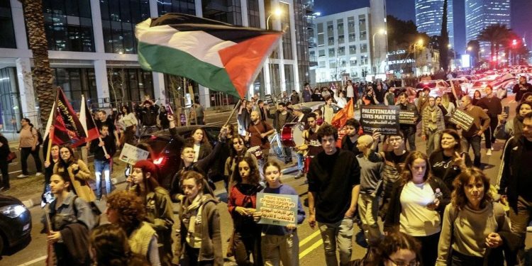 Tel Aviv'de Filistin'e destek eylemi: 'Huvara'daki pogromu hükümet teşvik etti'