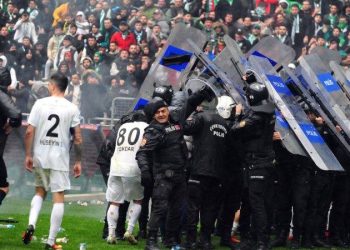 Terörist diye bağıranlara hakkımı helal etmiyorum; 15 sene devlet kurumuna hizmet eden babanın, bu vatanın çocuğuyum