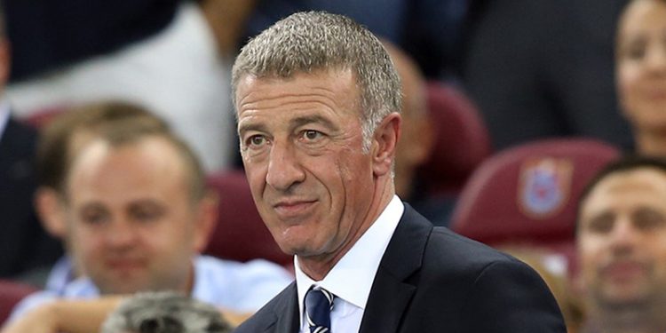 Genel Kurul kararı alan Trabzonspor'da Ahmet Ağaoğlu, başkanlık görevinden istifa ettiğini açıkladı.