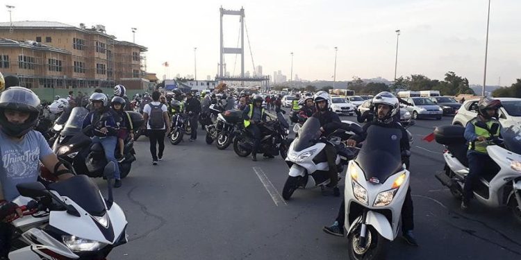 Trafikte motosiklet patlaması