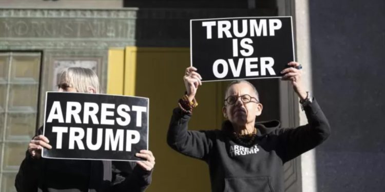 Trump'ın gözaltına alınması olasılığına karşı ABD'de polis teşkilatları alarmda