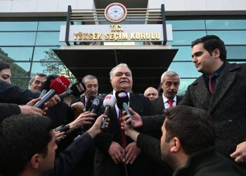 Türkiye İttifakı'nın cumhurbaşkanı adayı Teknoloji Kalkınma Partisi Genel Başkanı Ahmet Özal, 14 Mayıs'ta yapılacak Cumhurbaşkanı Seçimi ve 28. Dönem Milletvekili Seçimi'nde aday olmak için Yüksek Seçim Kurulu'na (YSK) başvurdu.